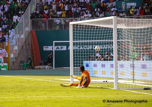 Le pénalty exécuté par Bertrand Traoré face au gardien mauritanien