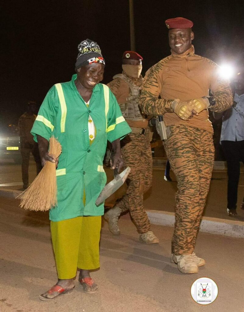 Les femmes de la brigade verte avec Ibrahim Traoré