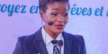 D’hôtesse de l’air à pilote d’avion, Aya Gertrude Konan reçoit la distinction « Femme innovante »