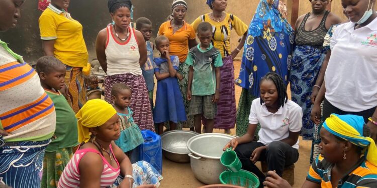 Sanmatenga : 25 femmes déplacées internes outillées en saponification