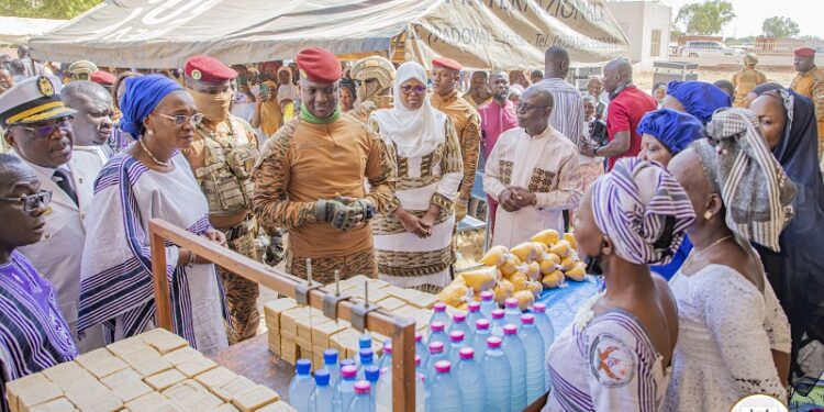 Transformation de produits locaux dans le Centre-Est : les femmes reçoivent les félicitations du Chef de l’État