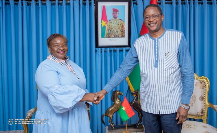 Martine yabré chez le chef de la diplomatie burkinabè