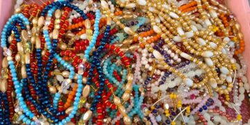 Les perles de reins ou bayas: Accessoires de séduction féminine