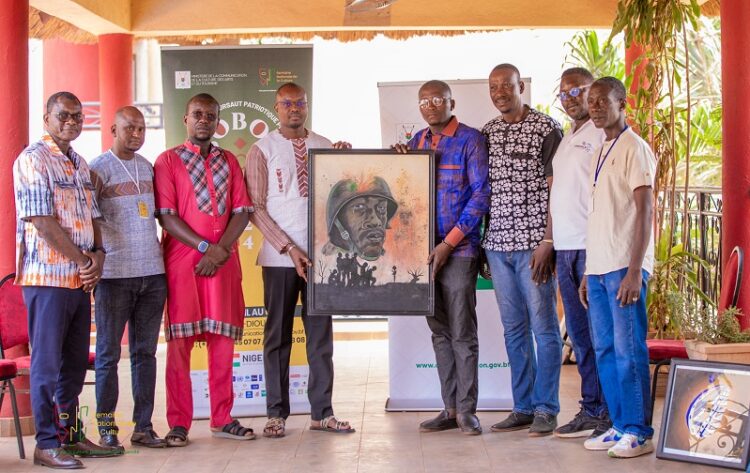 La contribution des artistes pour l'effort de paixHauts-Bassins : Les artistes plasticiens contribuent à l’Effort de paix avec 13 tableaux