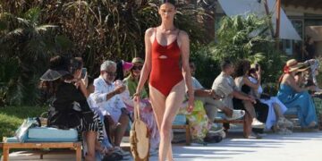 En Arabie Saoudite, les mannequins défilent pour la fois,  en maillot de bain