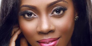 Se brosser 12 fois, c’est la règle pour pouvoir embrasser Tiwa Savage