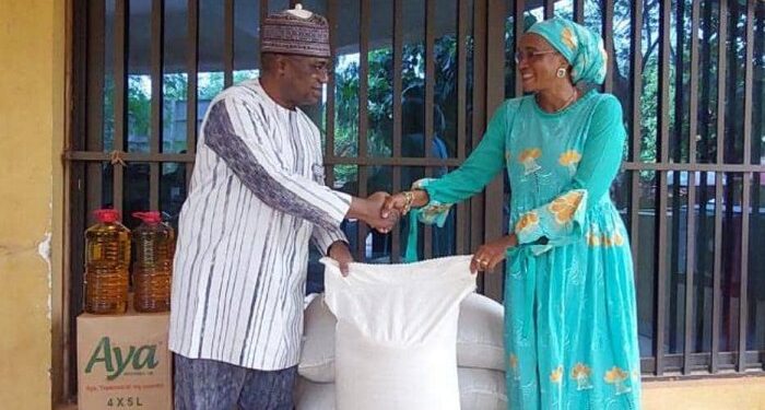 Le ministère en charge de l’action sociale reçoit des vivres de COGEB