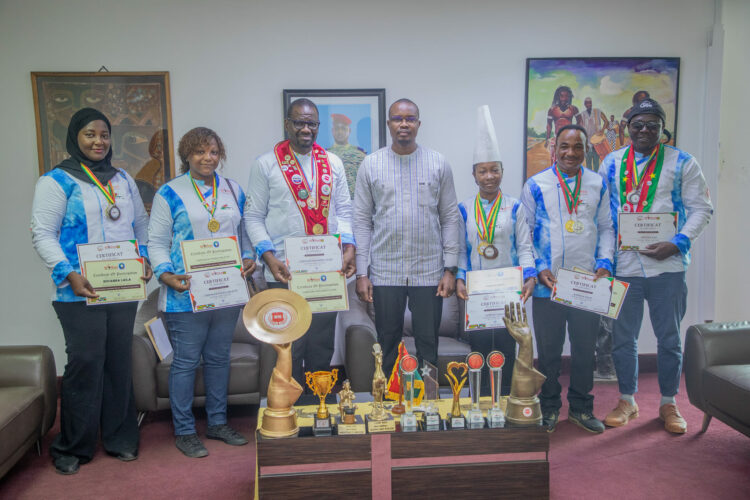 Une délégation de l'Association des Chefs Cuisiniers du Burkina Faso (ACC-BF) en visite chez Jean Emmanuel Ouédraogo