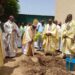 Notre Dame des Apôtres de la Patte d’Oie : Monseigneur Prosper Kontiébo plante  l’arbre du jubilé d’argent