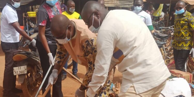 Marché de Katr Yaar : Le coup de balai de Princesse Poadiagué pour un environnement sain