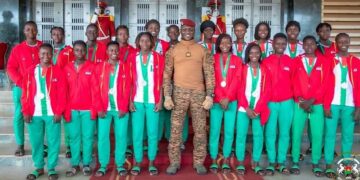 Tournoi UFOA-B :  le trophée présenté au capitaine Ibrahim Traoré