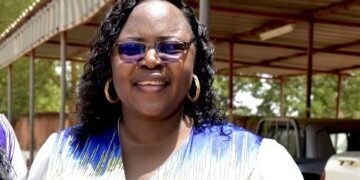 Queen Mafa distinguée chevalier de l’ordre du mérite de la santé et de l’action sociale avec agrafe promotion de la femme