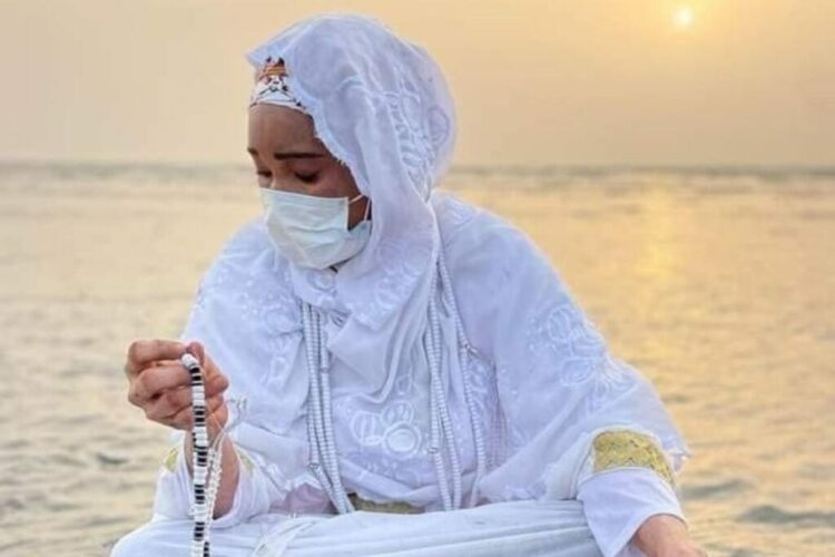 Fanta Sangaré, la Femme qui  prétend « Prier sur l’Eau »
