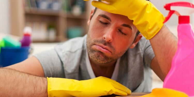 Inédit en Europe : Des hommes condamnés à verser de l’argent à leurs ex-épouses pour les tâches ménagères