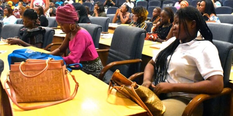 Burkina Faso : Plus de 100 jeunes filles à l’école de l’entreprenariat