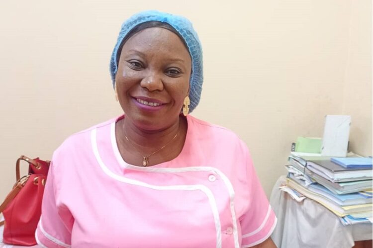 Mme Ida Louise Kinda, sage-femme à l’Association burkinabè pour le Bien-être familial (ABBEF)