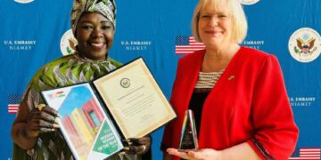 La juge Maïmouna Gazibo reçoit le Prix de la Femme Nigérienne de l’Année 2024