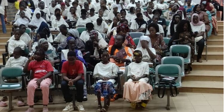 Burkina Faso : 300 jeunes sensibilisés sur la gestion hygiénique des menstrues