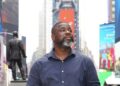 New-York : Jacob Nitièma fait briller le drapeau et des monuments burkinabè à Times Square