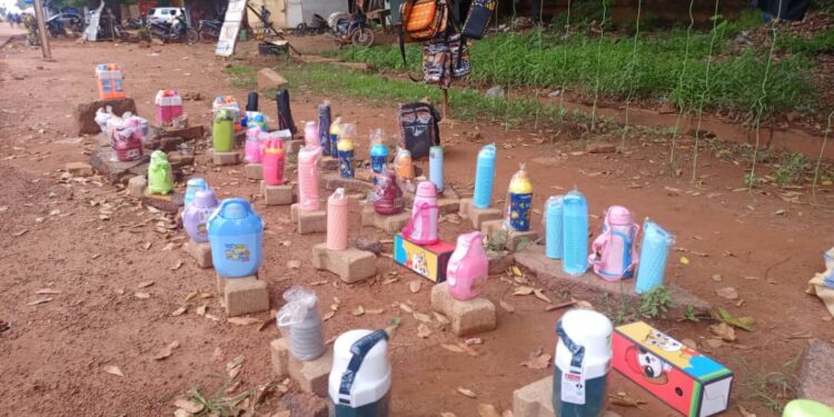 Rentrée scolaire : Ces commerçants de gourdes peinent à vendre