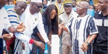 Roseline Layo, la water ambassadrice