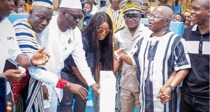 Roseline Layo, la water ambassadrice