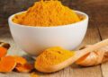 Astuce : Comment utiliser le curcuma pour un visage clarifiant