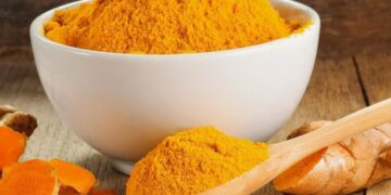Astuce : Comment utiliser le curcuma pour un visage clarifiant