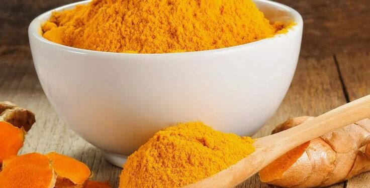 Astuce : Comment utiliser le curcuma pour un visage clarifiant