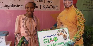 SIAO 2024 : Capitaine Ibrahim Traoré, la grande attraction des jeunes filles 