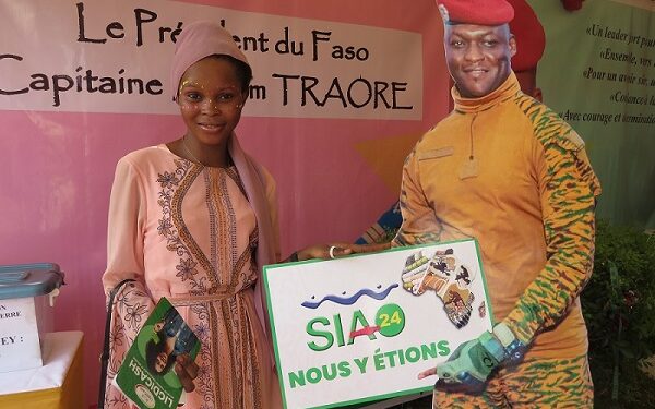 SIAO 2024 : Capitaine Ibrahim Traoré, la grande attraction des jeunes filles