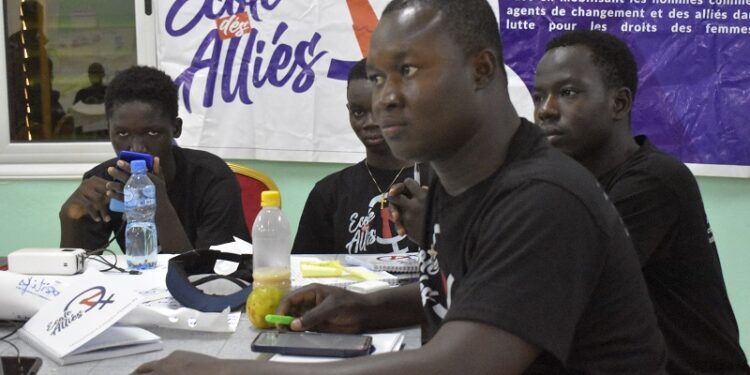 Burkina Faso : 25 garçons outillés sur les droits des femmes