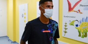 Un test ADN démontre que Vinicius Tobias n’est pas le père biologique de son enfant, le footballeur anéanti