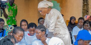 Journée Internationale de la Jeune Fille 2024:  Nandy Somé visite le centre de formation professionnelle pour jeunes filles de Bogodogo