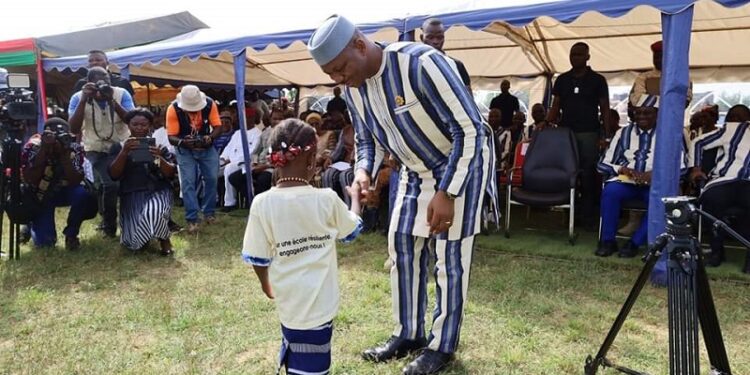 Rentrée scolaire : Le Président de l’ALT offre 18.000 kits scolaires