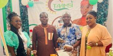 Sita coulibaly, remporte le prix de la meilleure transformation avec Taamsi