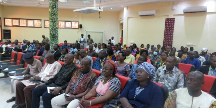 Institut des Sciences des Sociétés (INSS): La 6e édition des Journées  scientifiques bat son plein