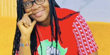 Peindre en live devant 300 investisseurs : Adjaratou Ouédraogo, première plasticienne burkinabè à vivre cette expérience inédite