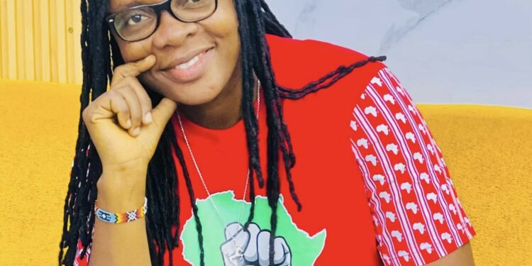 Peindre en live devant 300 investisseurs : Adjaratou Ouédraogo, première plasticienne burkinabè à vivre cette expérience inédite