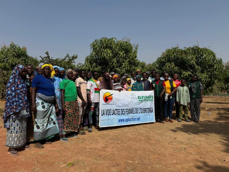 Photo de famille des femmes formées et des initiateurs du projet