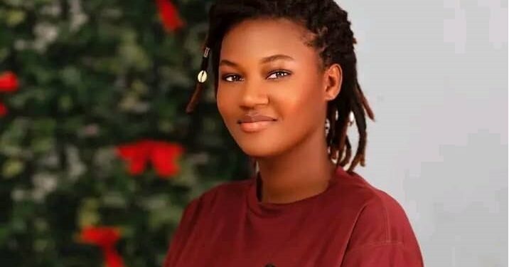 Entre art et entrepreneuriat, Dorcas Ouédraogo inspire la jeune génération