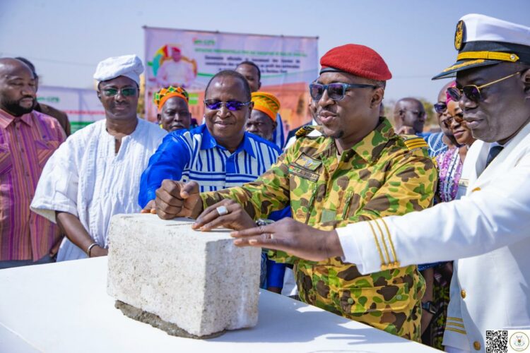 Pose de la première pierre à l'université Thomas Sankara