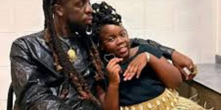 Youssoupha en compagnie de sa fille Imani