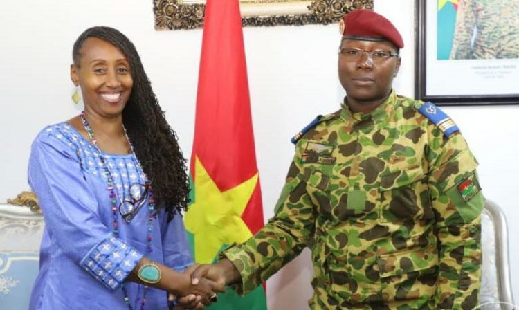 Commandant Passowendé Pélagie Kabré Kaboré en compagnie de Rachel Mikanagu