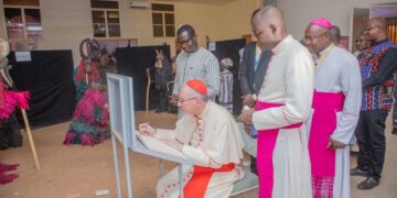 Burkina Faso : Le Secrétaire d’État du Saint-Siège visite le Musée national
