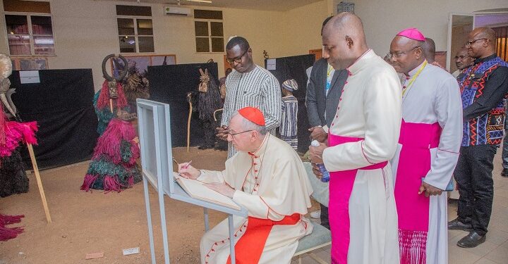 Burkina Faso : Le Secrétaire d’État du Saint-Siège visite le Musée national