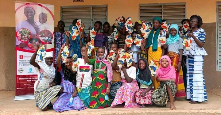 Sourou/Santé sexuelle : Une association forme 25 filles à la confection de serviettes hygiéniques lavables et réutilisables