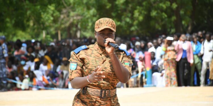 Elda Douamba : Une Slameuse Passionnée et Résiliente