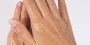 Beauté : Voici comment prendre soin de vos mains, après être rentrée du travail