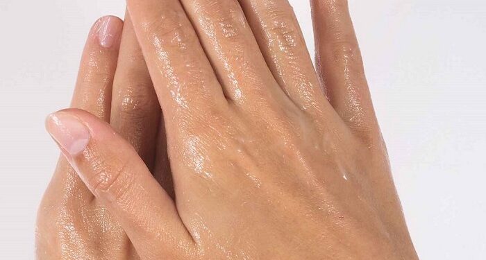 Beauté : Voici comment prendre soin de vos mains, après être rentrée du travail